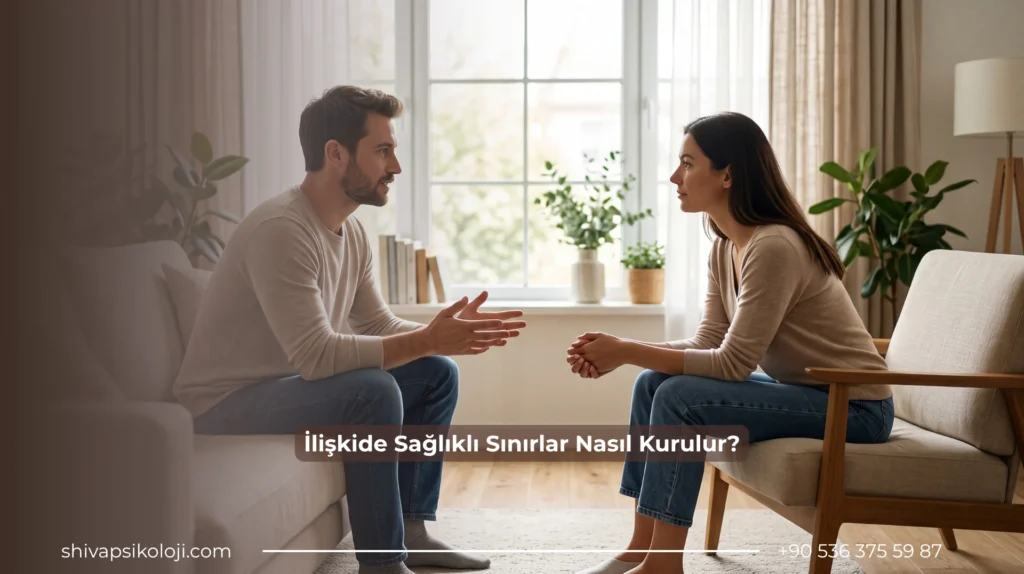 Evde birbirini dinleyerek konuşan yetişkin çift